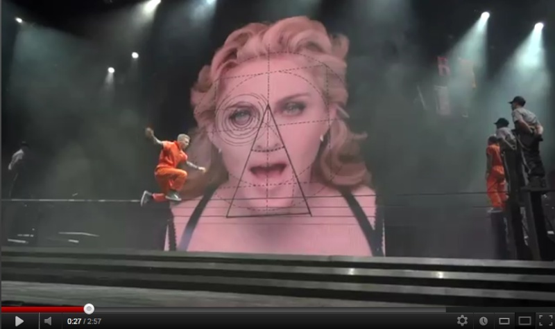 Madonna - MDNA Tour - Tel Aviv 31/05/12 [Symbolisme satanique et Méssages subliminaux] abusé !!! Madonn12
