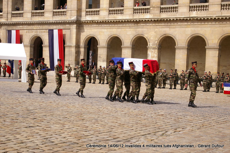 HOMMAGE NATIONAL Invalides pour Thierry Serrat, Stéphane Prudhom, quatre soldats français tués lors d’une attaque d’insurgés en Kapisa  Imgp5311