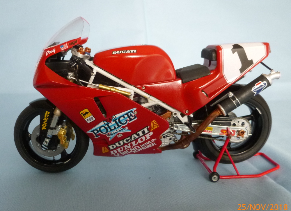 Ducati 888 Superbiker 1:12 von Tamiya P1100310