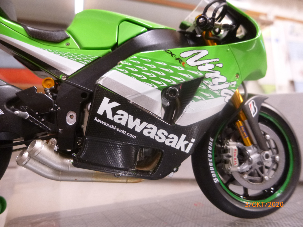 Kawasaki Ninja ZX-RR Tamiya 1:12 gebaut von Millpet - Seite 2 P1120544