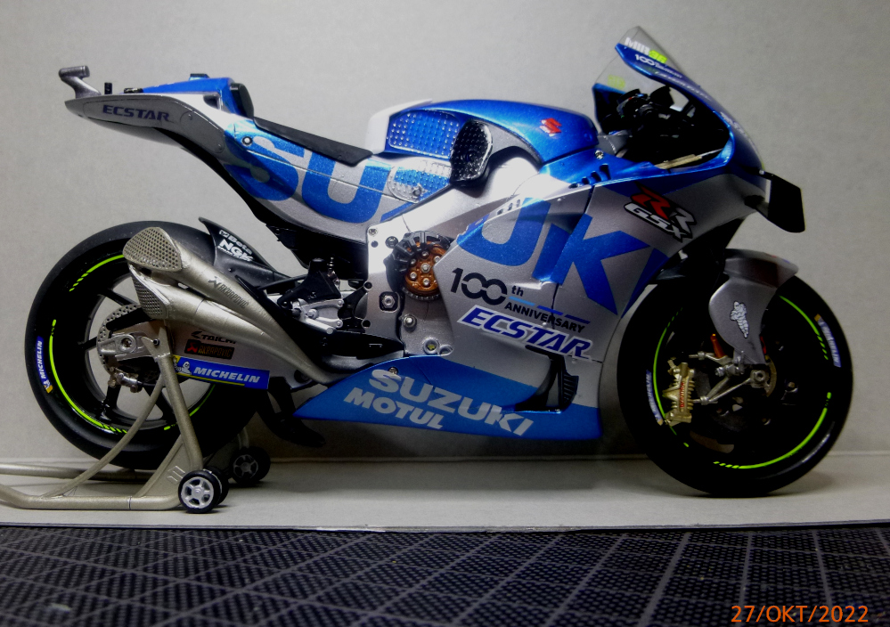 SUZUKI GSX-RR 20 1:12 Tamiya geb. von Millpet - Seite 2 P1140657