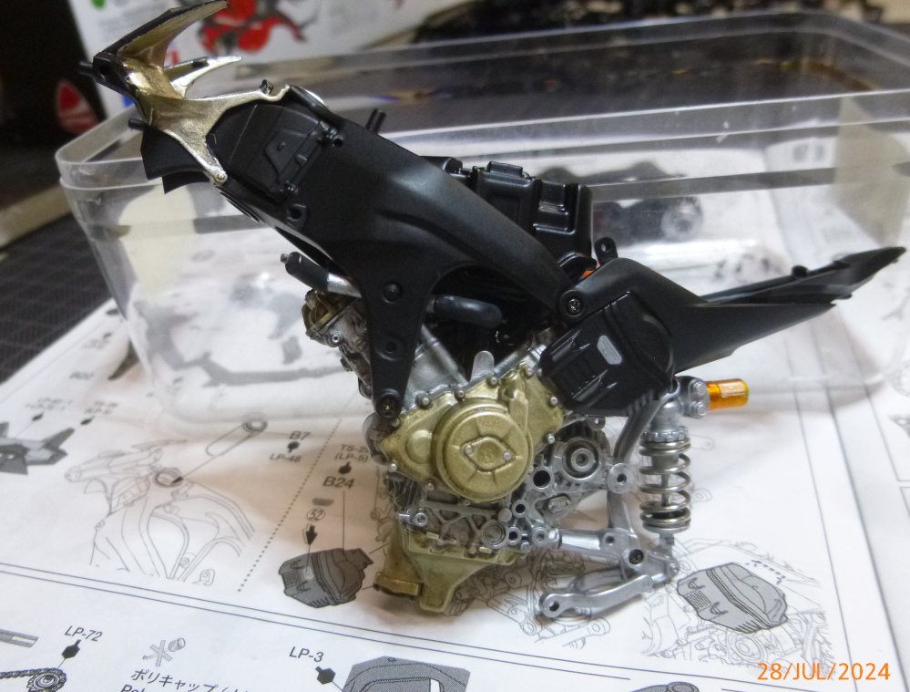 DUCATI Superleggera V4 Tamiya 1:12 geb. von Millpet P1150430