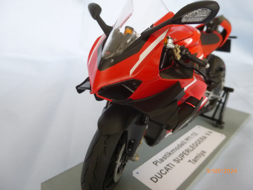 DUCATI Superleggera V4 Tamiya 1:12 P1150580