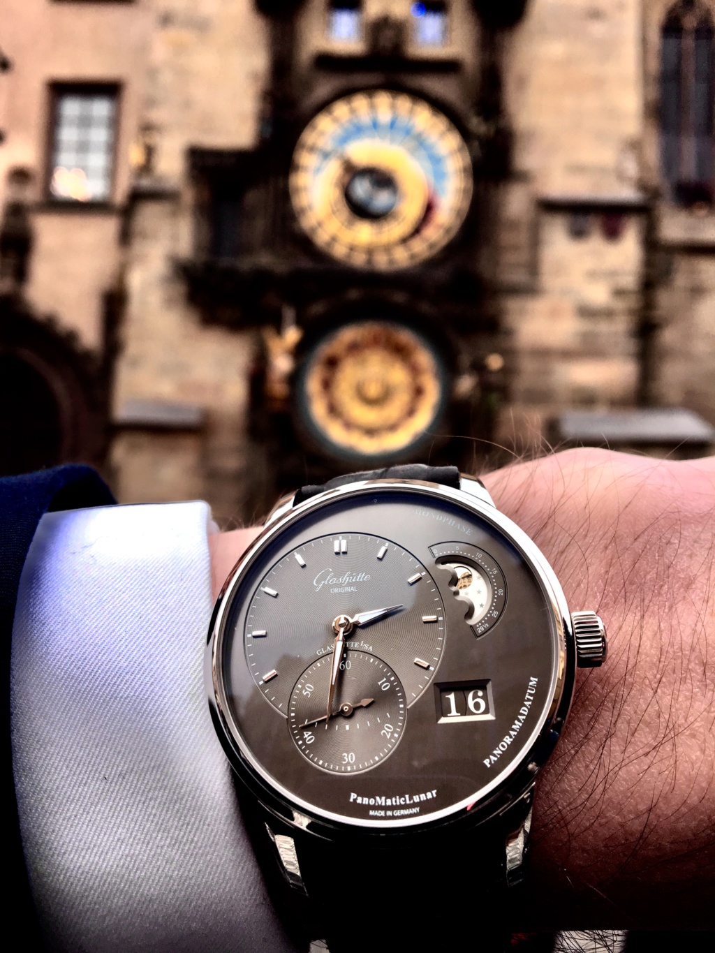 Wristshot de vos belles devant des monuments emblématiques - Page 42 Img_4111