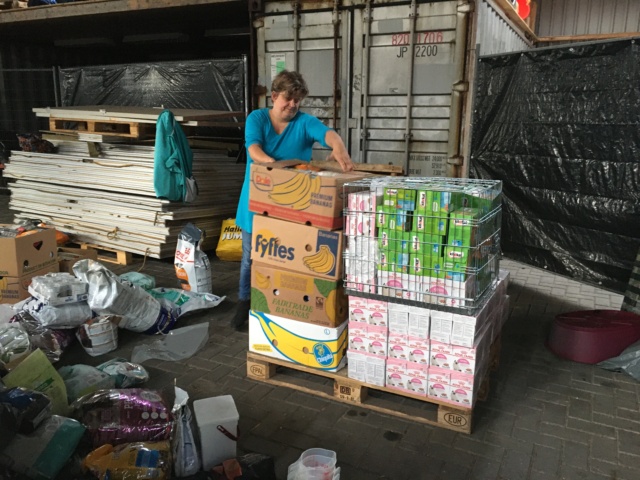 Zondag 27 sept opbouwen pallets Img_4621