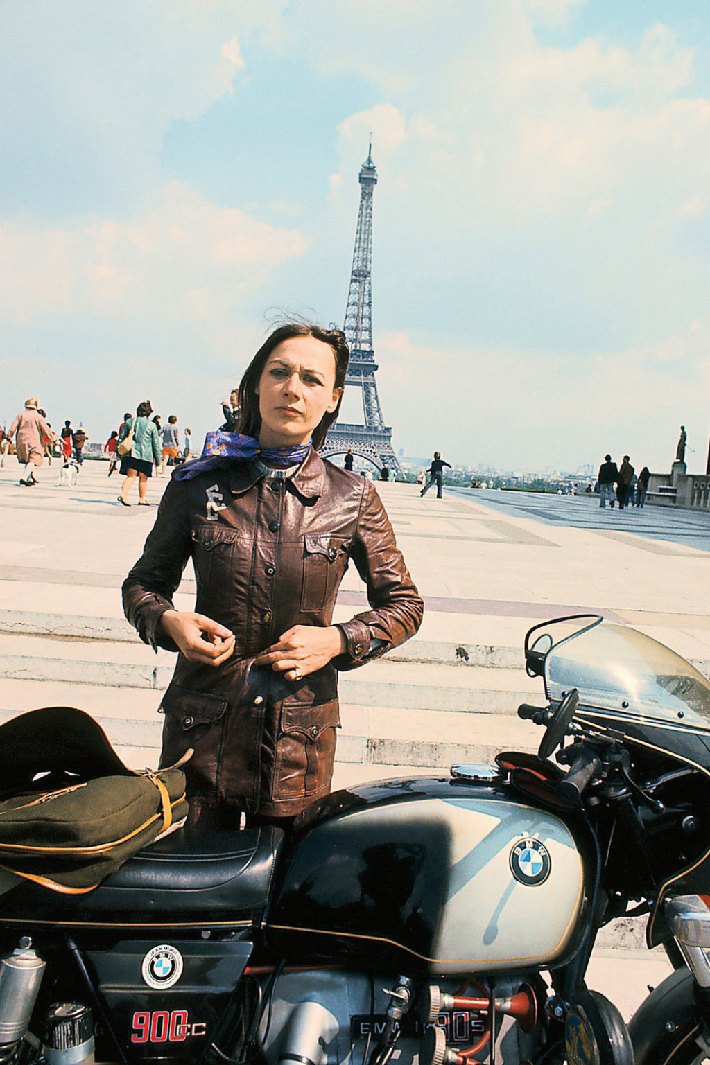 Photos de dames et BMW - Page 2 Hc210