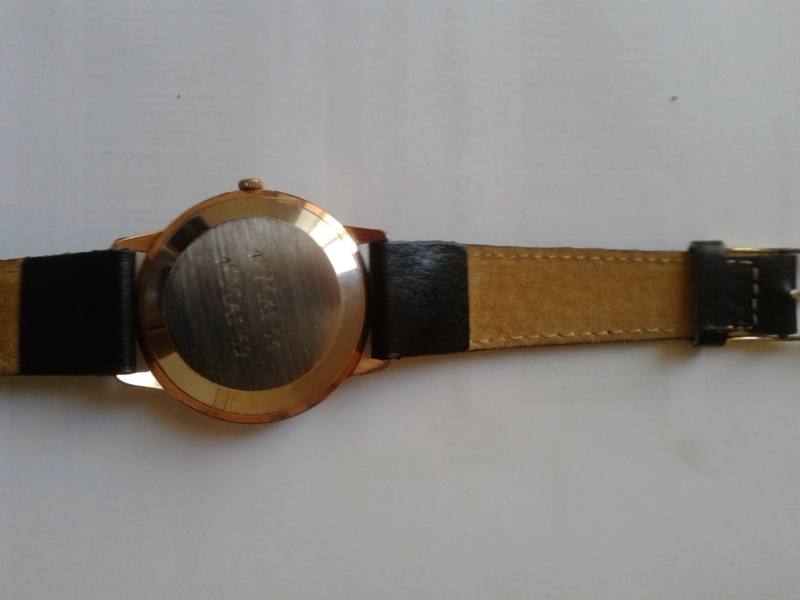  Pour me faire pardonner d'avoir posté de vulgaires montres à quartz je vous montre ma "Longines" années 60 automatique calibre 345. Montre22