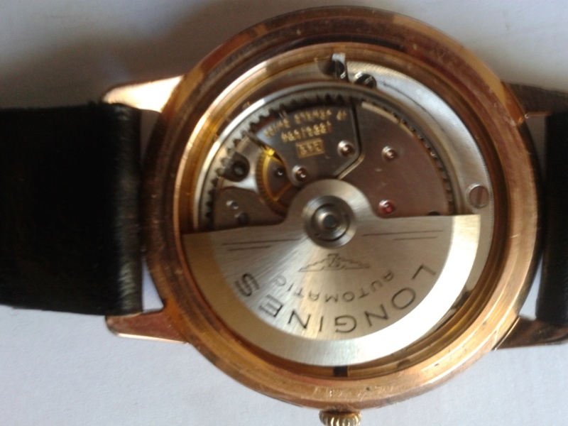  Pour me faire pardonner d'avoir posté de vulgaires montres à quartz je vous montre ma "Longines" années 60 automatique calibre 345. Montre23