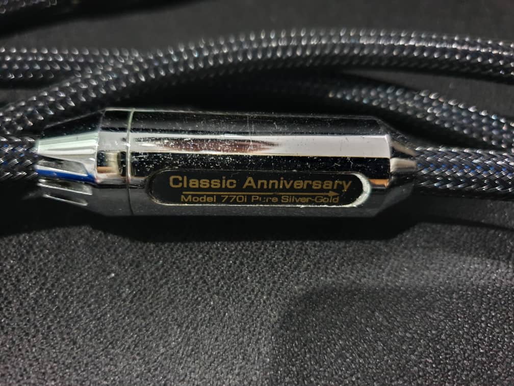 Slitech Classic Anniversary model 770i 1.5M XLR cables Whatsa14