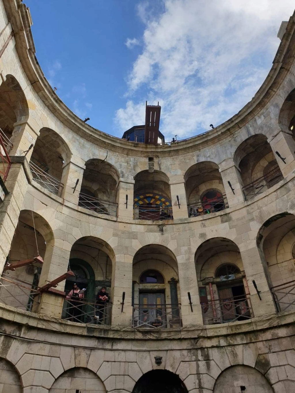 Photos des tournages Fort Boyard 2021 (production + candidats) - Page 18 18548610