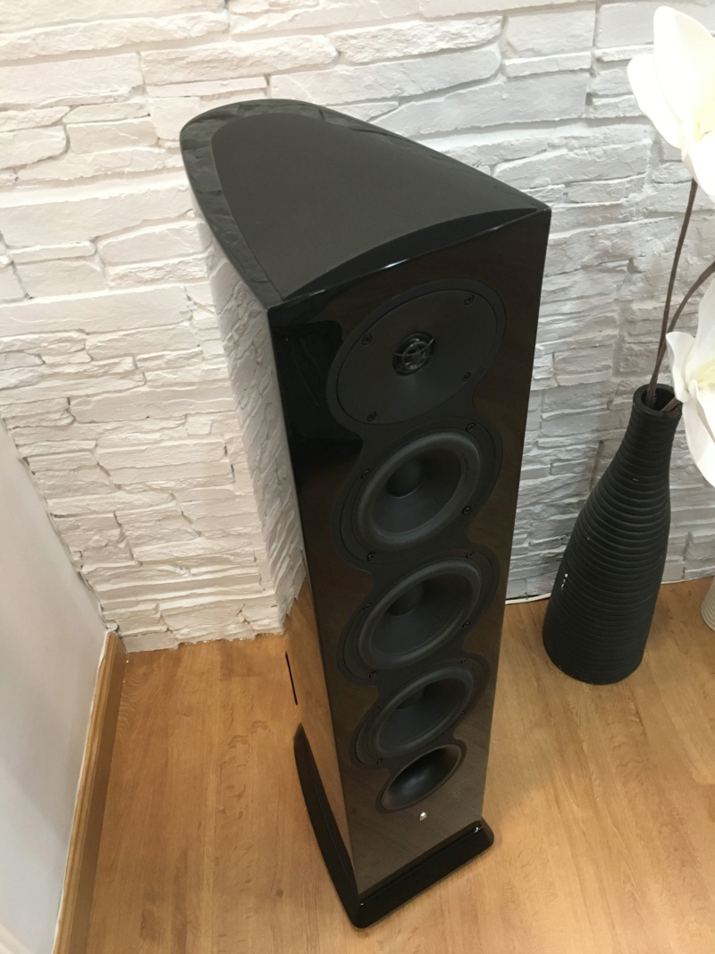 FS Revel Performa 3 F206 pair Piano Black. Mint condition