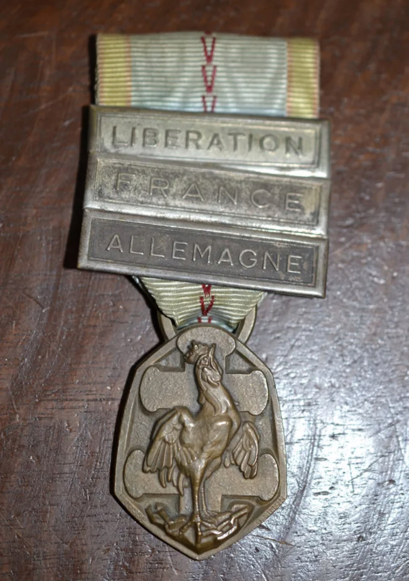 Médaille française ww2  Bed40b10