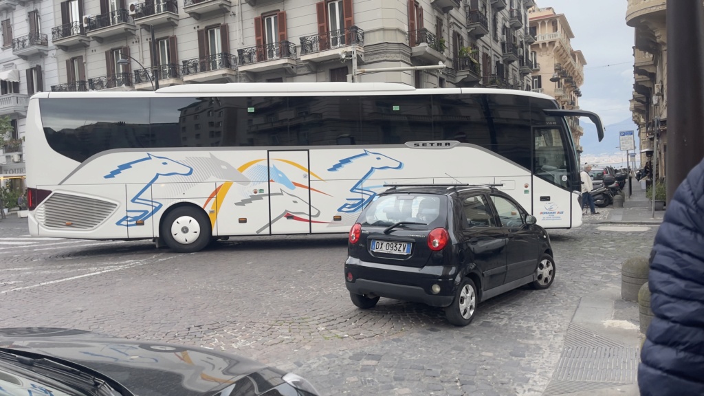 Divers cars et bus italiens (I) - Page 11 Img_8511