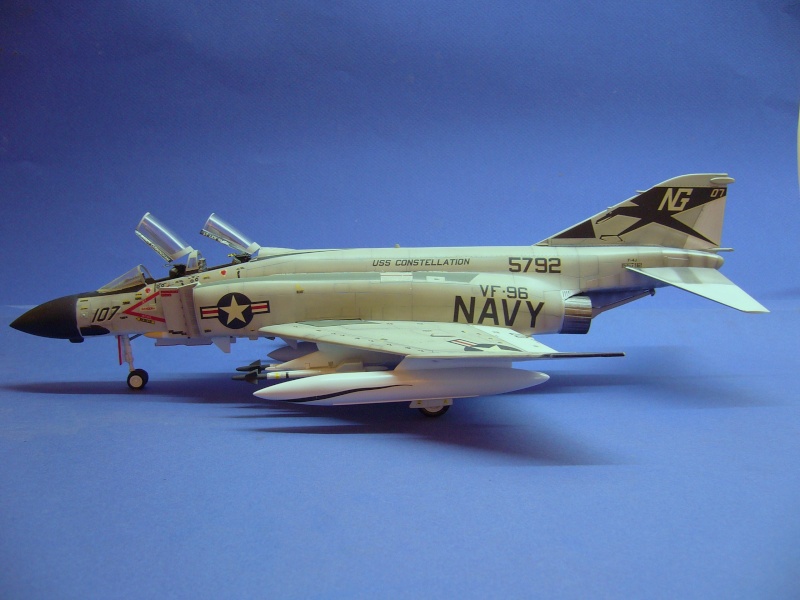 F-4J Phantom  Showtime 100! Hasegawa 1/48 P1020629