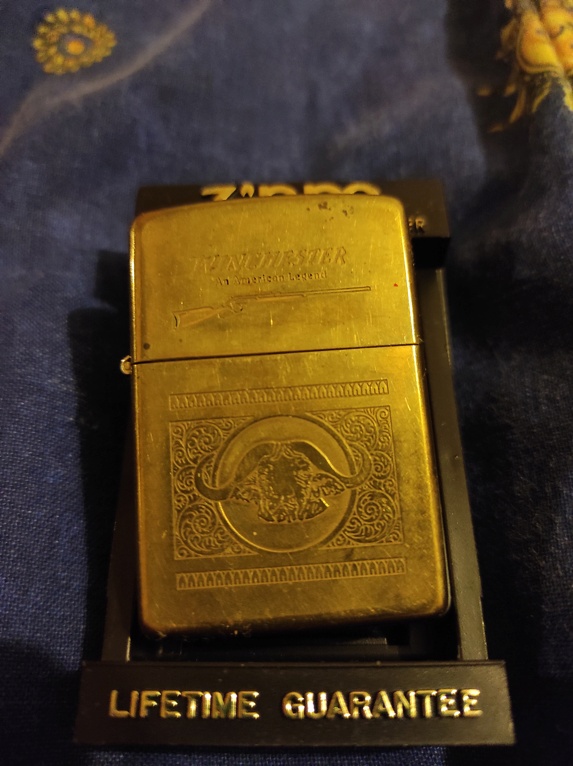 Zippo collections. - Portail Img_2010