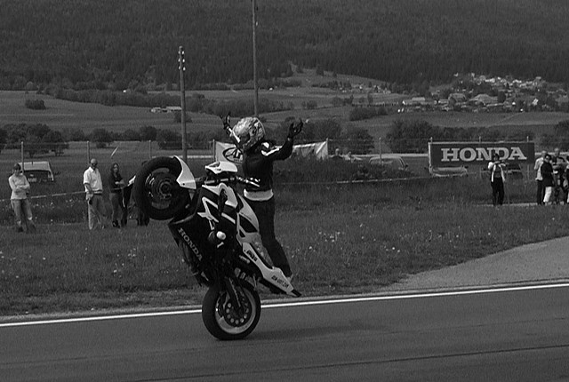 SHOW STUNT POUR HONDA SUISSE P1220914