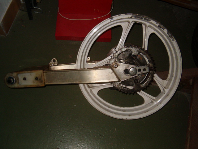 MONTAGE D UNE ROUE ARRIERE  4''X18 DANS UN 1135 GG  1135_g12