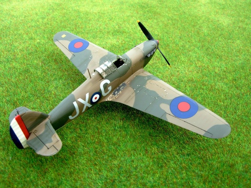 Hawker Hurricane Mk 1 "ailes entoilées" (AZ model) Dscn0123