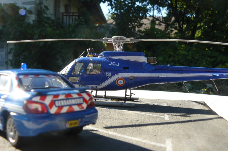 Ecureuil As 350 Gendarmerie 1/48 eme + Diorama P1010810