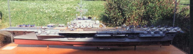 Maquette du Porte Avions Foch au 1/150 Foch0011