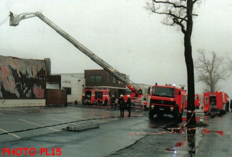 Incendie usine de palettes à Herve Battice le 25/12/2000 30910