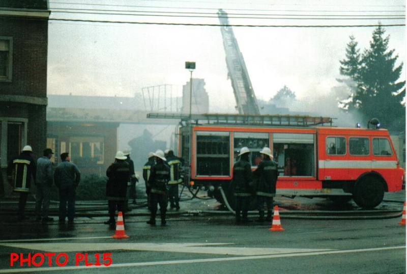 Carrosserie industrielle en feu à Soumagne en 198? (photos) Secour25