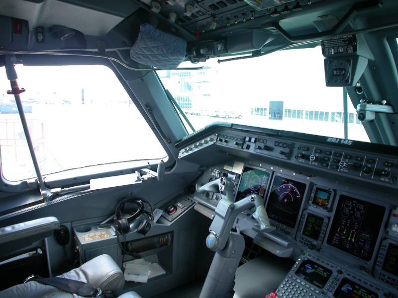 Cockpit/Intrieur d'un Embraer 145 Dscn4516