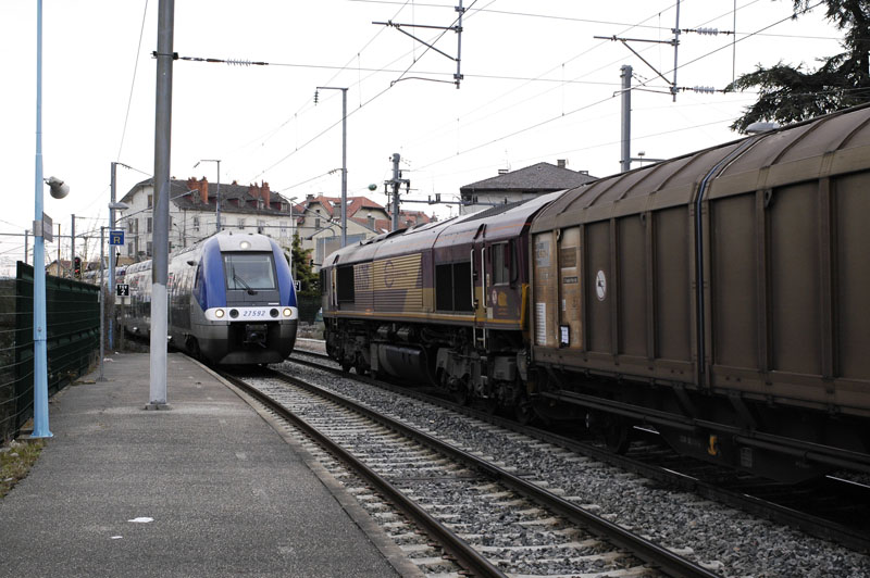 locomotive concurrente de la SNCF Thono_24