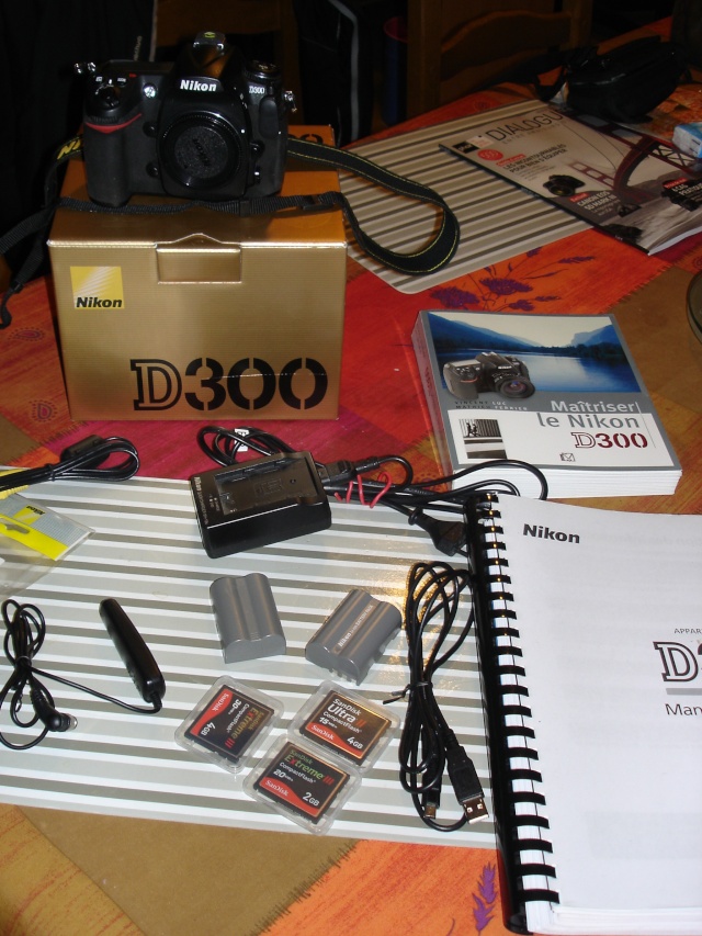 VENDU Nikon D300 boitier nu avec nombreux accessoires. 28112014