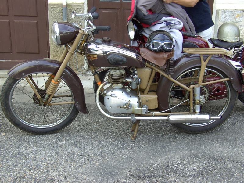 Vend "MOTOBECANE 125 culbuté"(Moto vendu) Bild1710