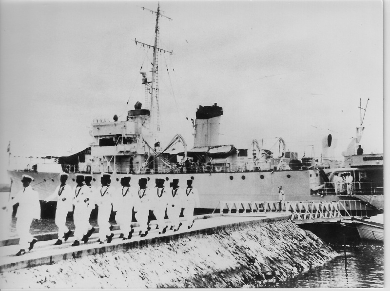 F903 A.F. Dufour (ex HMCS Winnipeg) - Page 2 N_zadi10