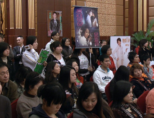 [29 Mar 08] TVB Stars support Olympics cheerleading competition (and related news) 20083212