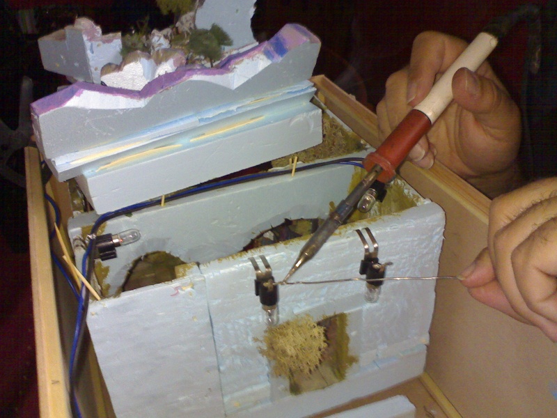 Instalación Electrica en un diorama (de Jose Manuel). Dioram25