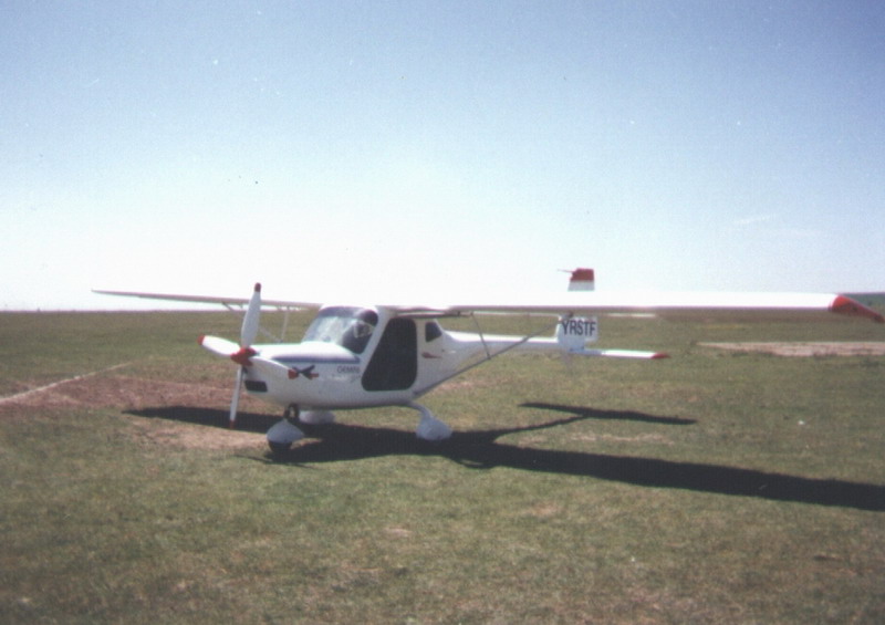 Suceava, Salcea - Aeroclubul "Grigore Bastan" Yr-stf10