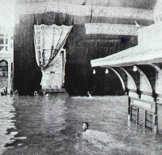 Holy kaaba  during flood in 1941 Full1110