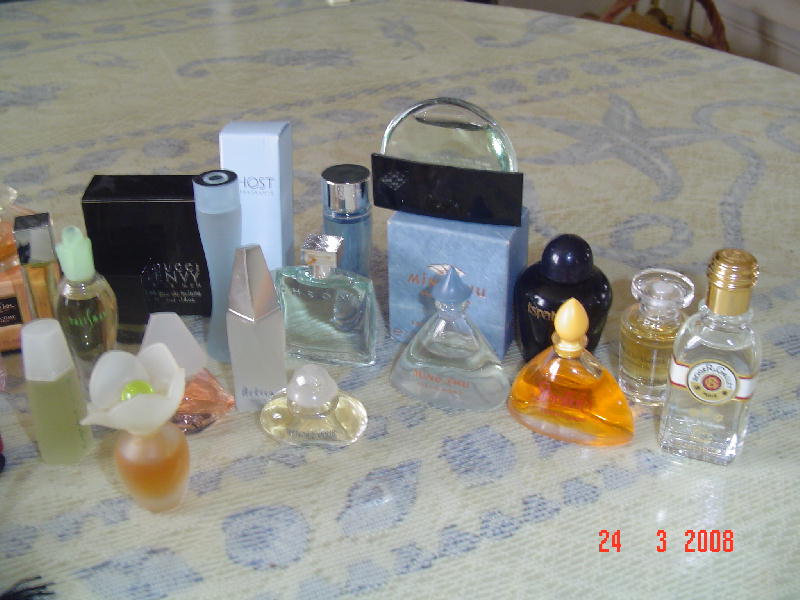 Troc collection de miniatures de parfum Photo110