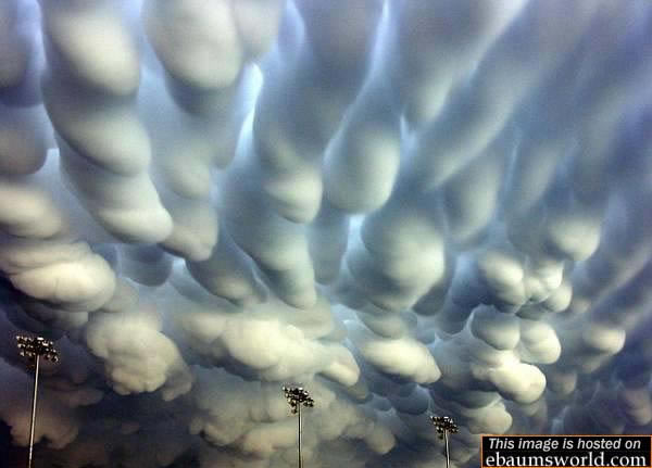 awan yang menakjubkan cill!! Weirdc10