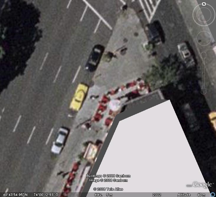 Voitures vues de près ... et idéntifiées dans Google Earth - Page 6 Calien10