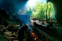 Les grottes du Monde illustrées avec Google Earth - Page 2 Zugarr11
