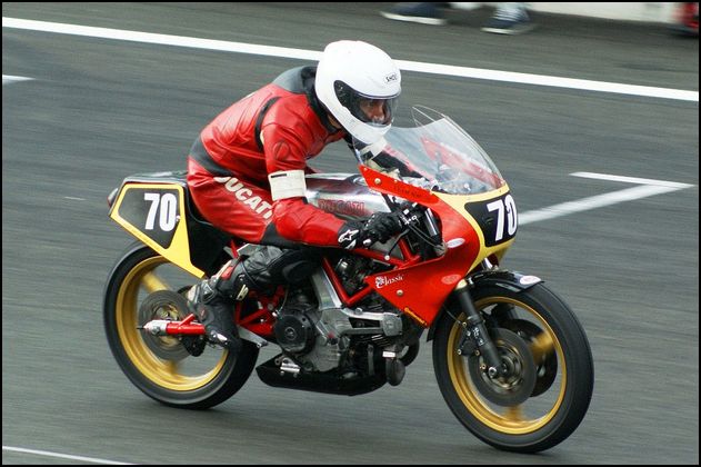 Ambiance pista !!! - Page 6 Ducati14
