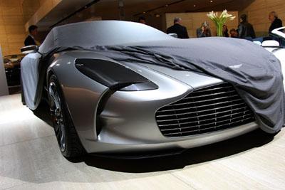 Novo Aston Martin joga às «escondidas» em Paris Aston110