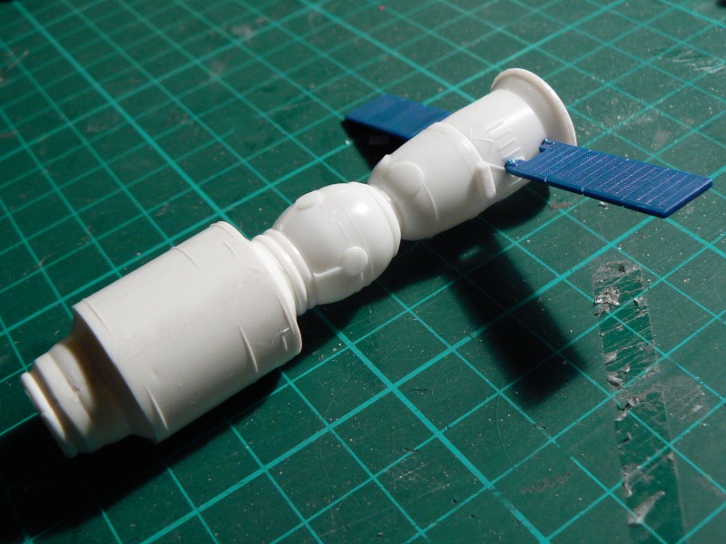 Construction d'une maquette de l'ISS P1210313