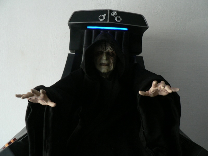 STAR WARS: EMPEROR PALPATINE ON THRONE Premium format P1160335