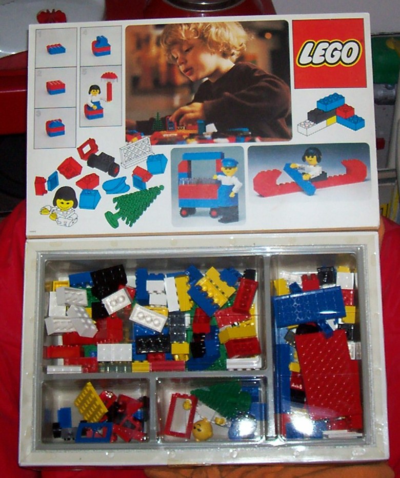 ciao sono giusy, un medico specializzando e cerco giochi anni 80: dolci segreti la prima versione, barbie e case di barbie, iridella & co, lady lovely locks..vi prego aiutatemi! Lego210