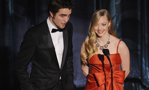 Twilight Star presents at the Oscars Robert10