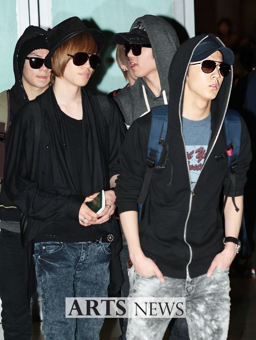 [09.04.2012] TEEN TOP à l'aéroport d'Incheon 29268610