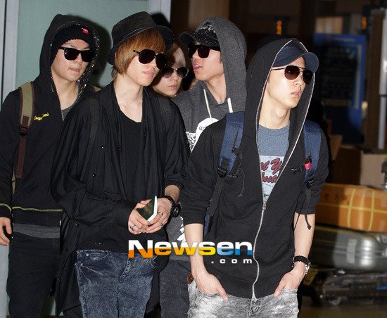 [09.04.2012] TEEN TOP à l'aéroport d'Incheon 54717810