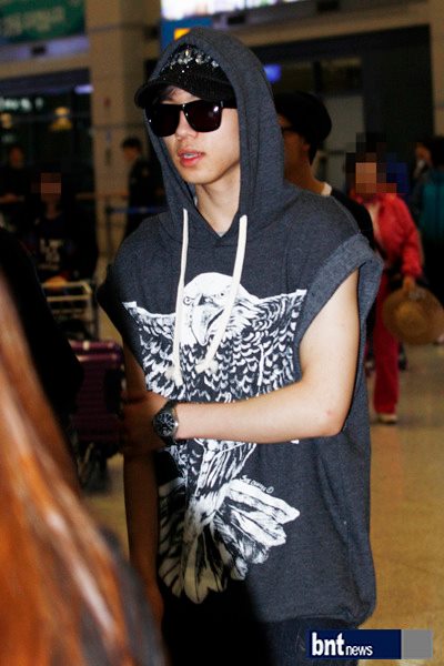[09.04.2012] TEEN TOP à l'aéroport d'Incheon 55187110