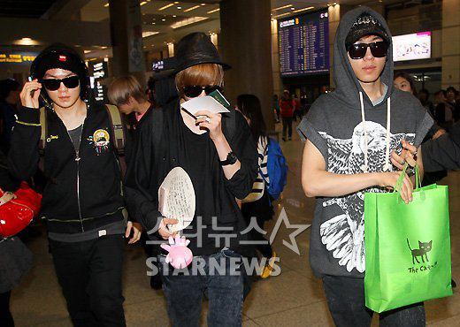 [09.04.2012] TEEN TOP à l'aéroport d'Incheon 55374710