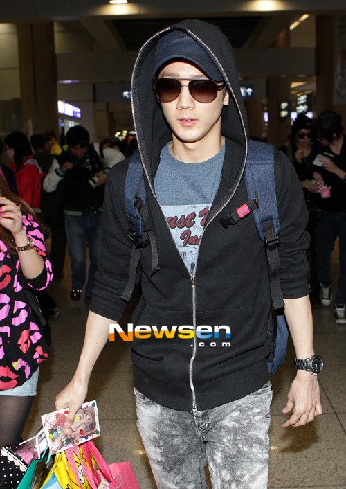 [09.04.2012] TEEN TOP à l'aéroport d'Incheon 55938810